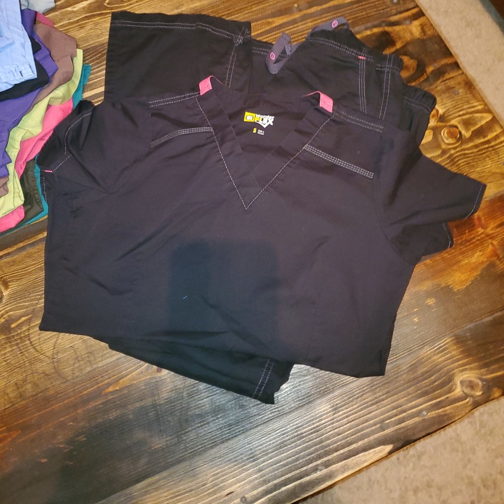 Wonder wink scrubs set